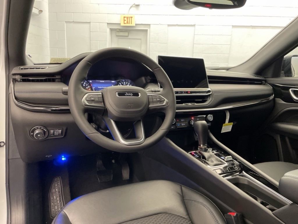 New 2026 Jeep Compass Latitude image 9