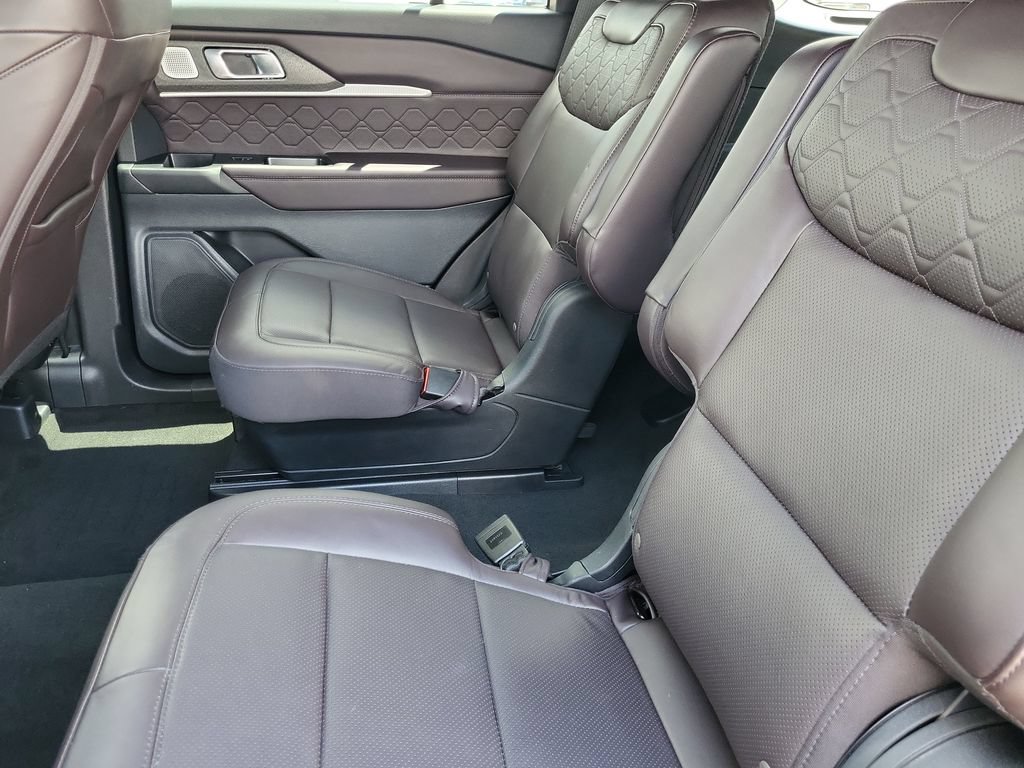 Used 2025 Ford Explorer Platinum w/ LUX Leather Package AWD/4WD image 15