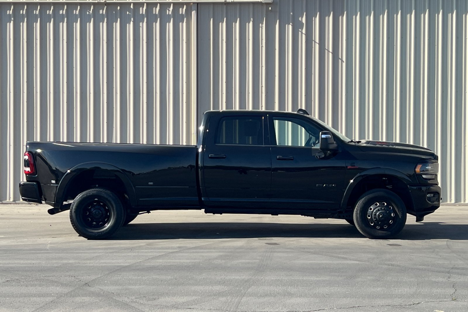 Used 2024 RAM 3500 Limited w/ Night Edition AWD/4WD image 3