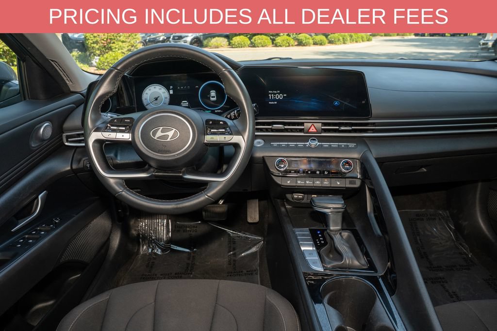 Used 2025 Hyundai Elantra SEL FWD image 6