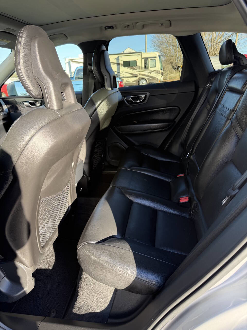 Used 2019 Volvo XC60 T5 Momentum w/ Multimedia Package image 9