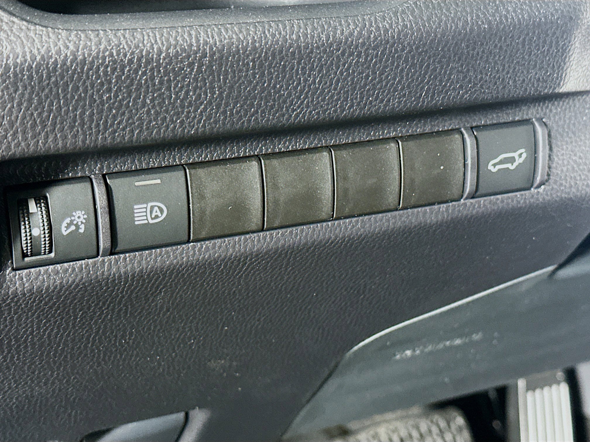 Used 2025 Toyota RAV4 XLE w/ Convenience Package FWD image 17