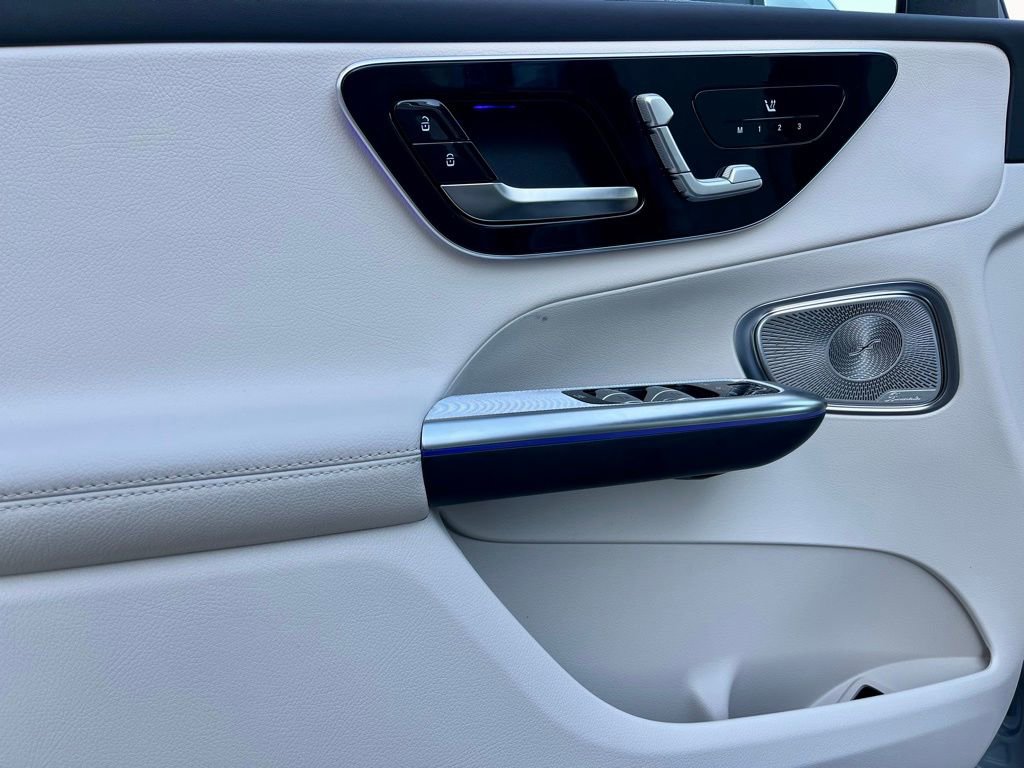 Used 2025 Mercedes-Benz GLC 350e 4MATIC image 13