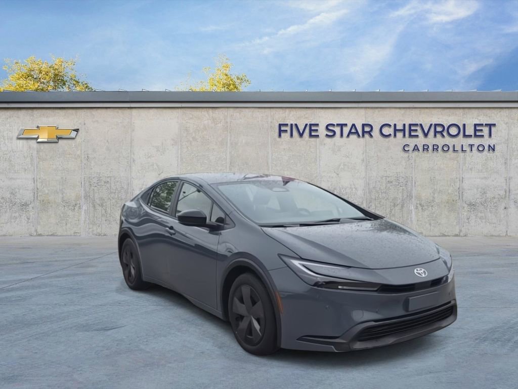 Used 2024 Toyota Prius LE image 2