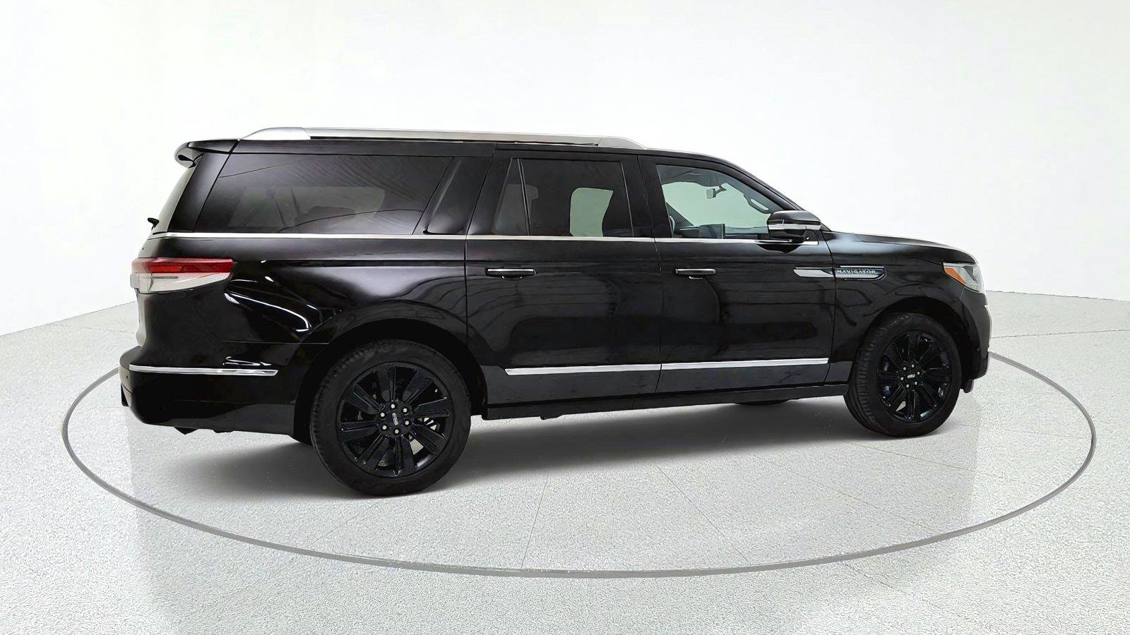 Used 2024 Lincoln Navigator L Reserve AWD/4WD image 7