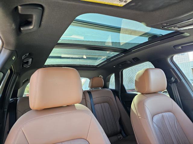 Used 2022 Audi Q5 2.0T Premium w/ Convenience Package image 3