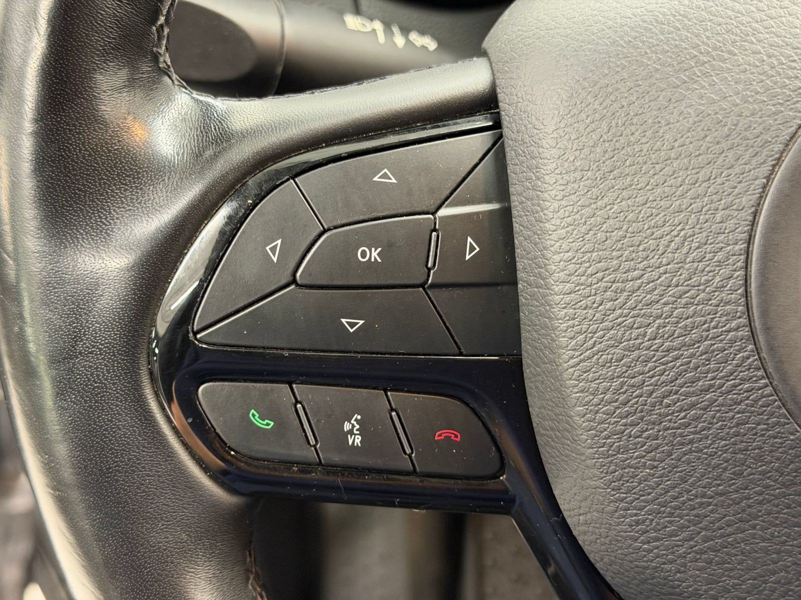 Used 2020 Jeep Cherokee Latitude Plus FWD image 14