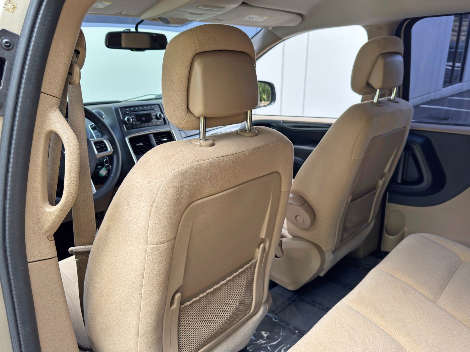 Used 2015 Dodge Grand Caravan American Value Package w/ UConnect Hands-Free Group FWD image 25