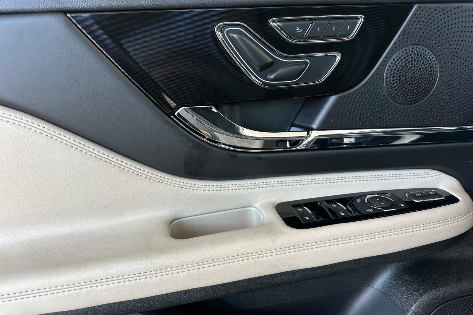 New 2025 Lincoln Corsair Grand Touring image 10