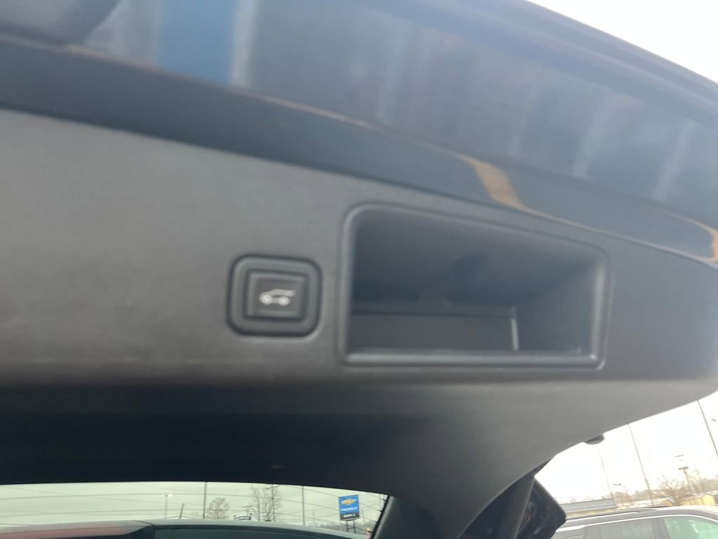 Used 2024 GMC Terrain SLT w/ Tech Package image 26