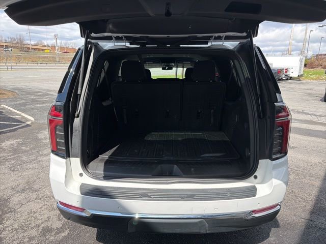 Used 2025 Chevrolet Suburban LS image 16