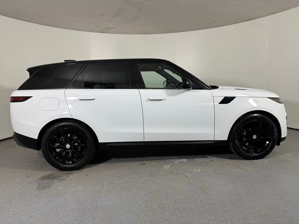 Used 2024 Land Rover Range Rover Sport SE image 4