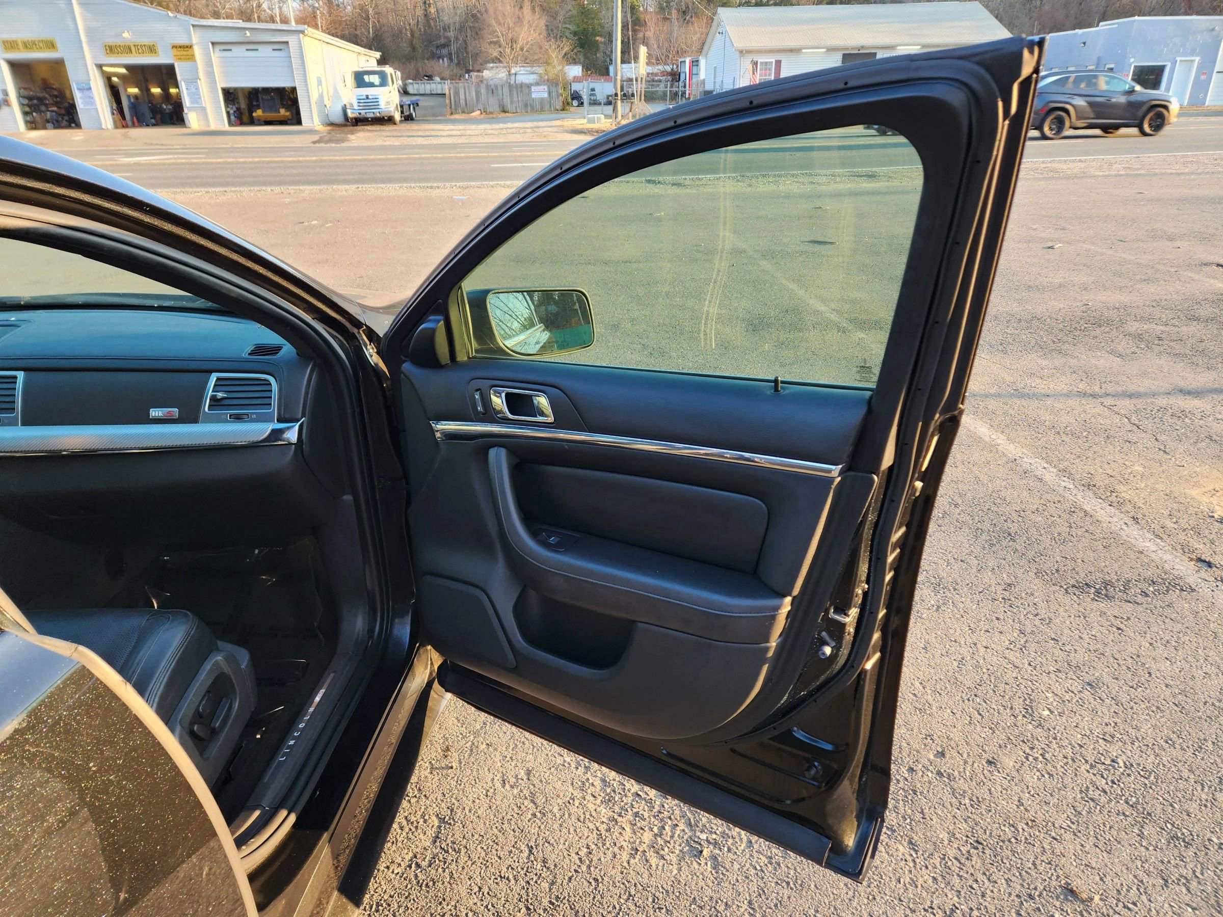 Used 2012 Lincoln MKS AWD image 16