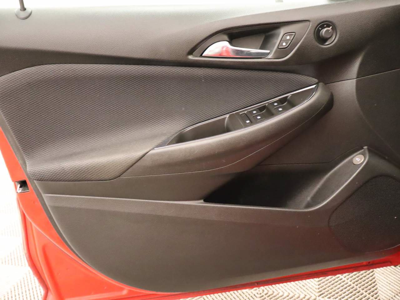 Used 2017 Chevrolet Cruze LS FWD image 17