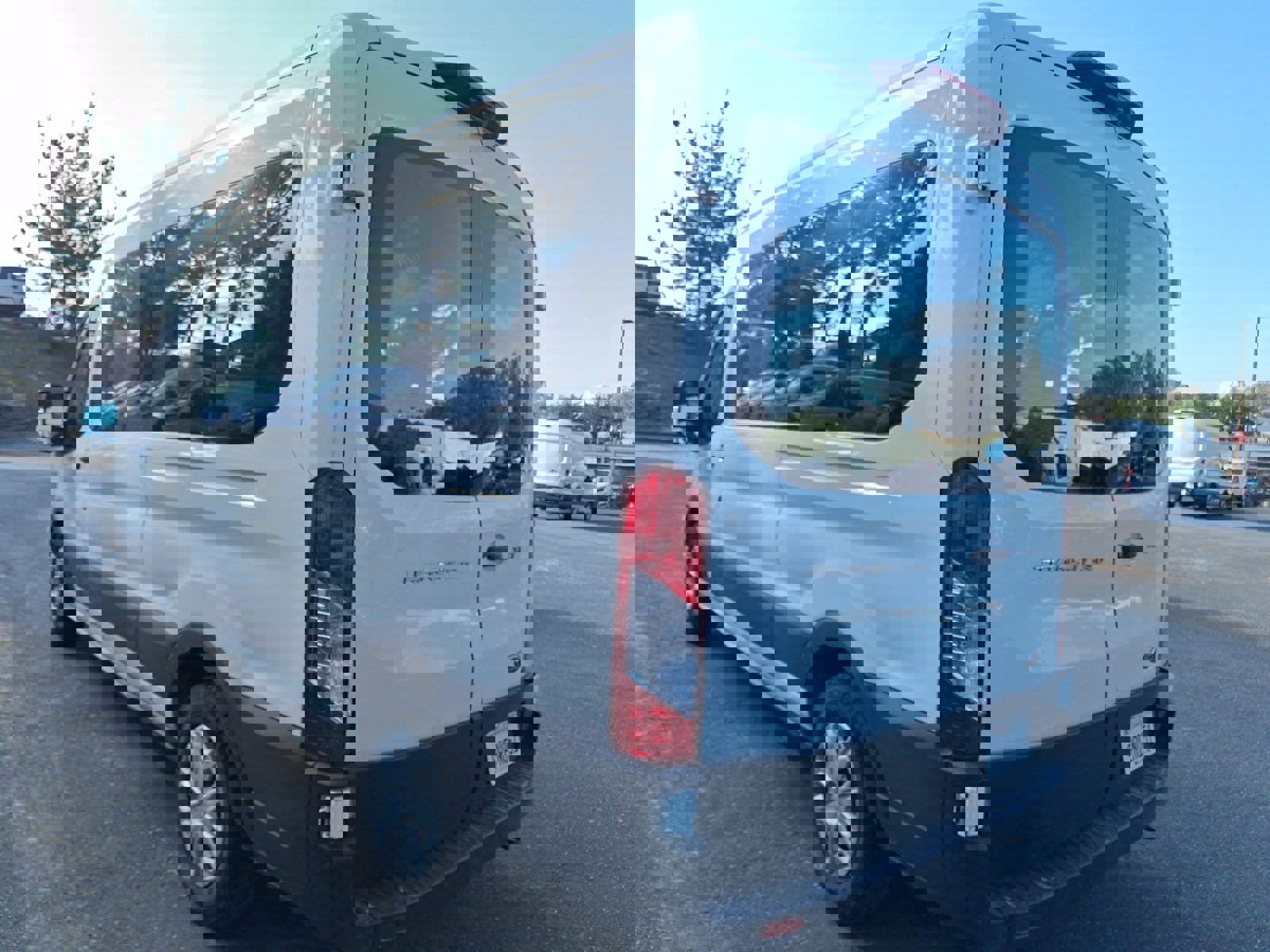 Used 2022 Ford Transit 350 XLT image 4