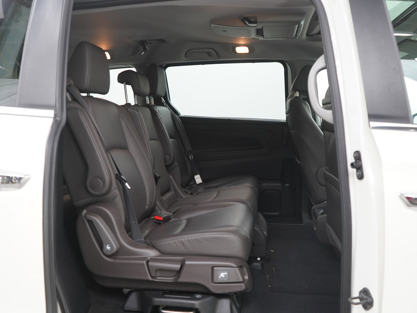 Used 2018 Honda Odyssey Touring image 12