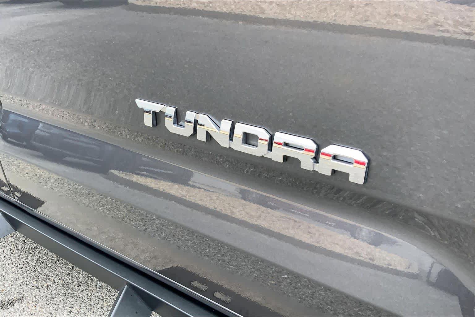 Used 2025 Toyota Tundra Limited AWD/4WD image 30