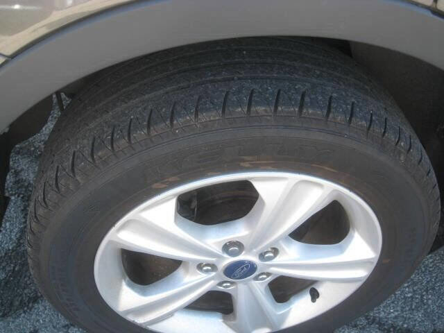 Used 2016 Ford Escape SE w/ SE Cold Weather Package image 30