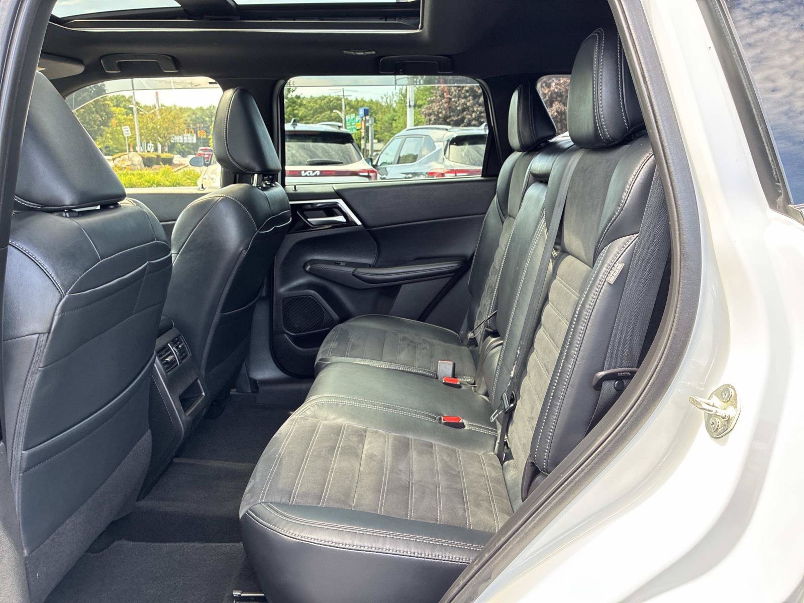 Used 2022 Mitsubishi Outlander SE AWD/4WD image 15