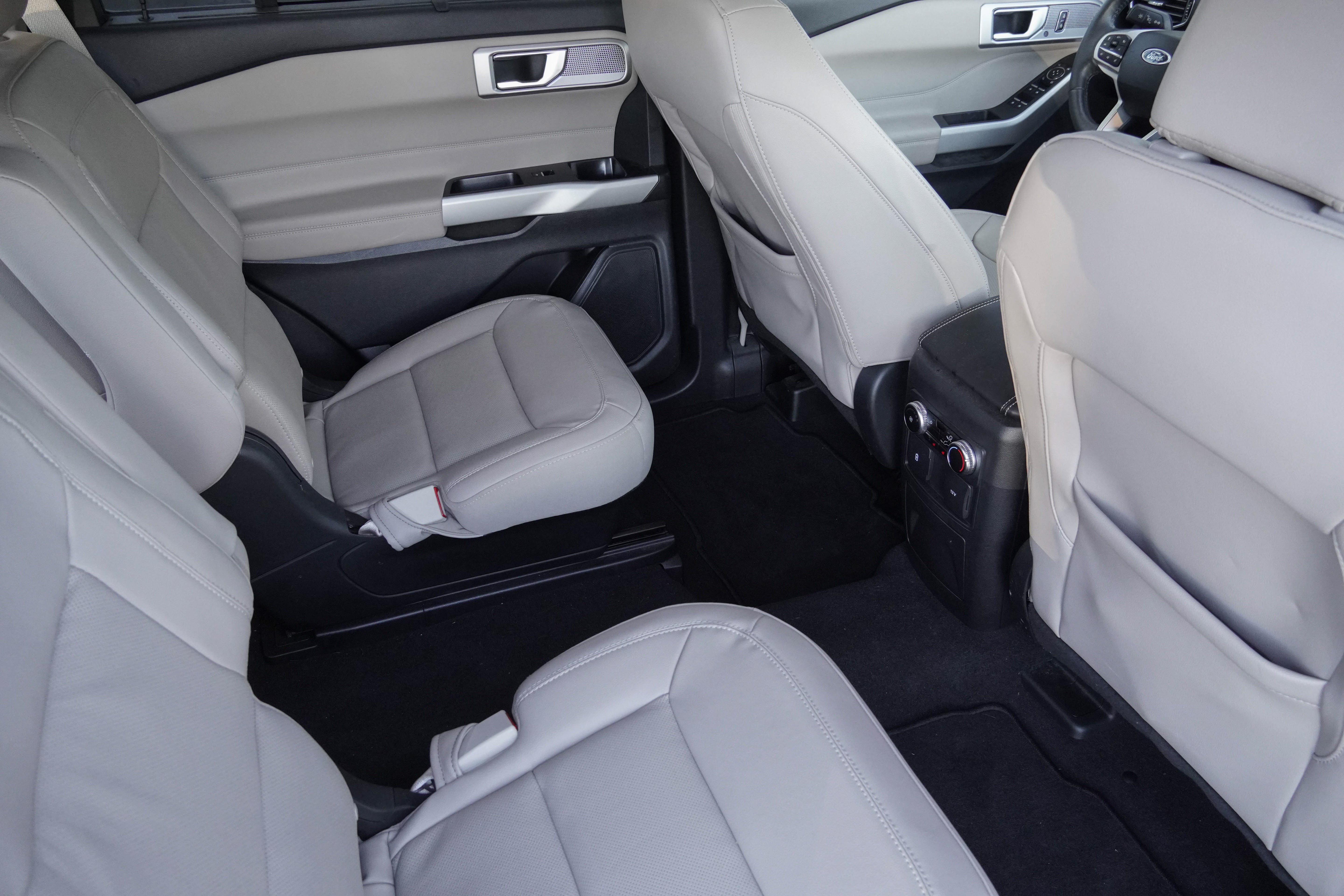 Used 2024 Ford Explorer Limited RWD image 32