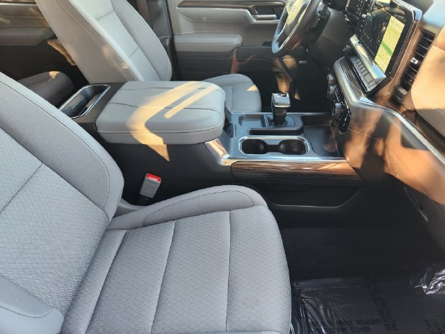 Used 2025 Chevrolet Silverado 1500 LT Trail Boss w/ Convenience Package II AWD/4WD image 18