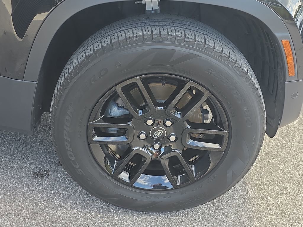 Used 2024 Land Rover Defender 90 S image 12