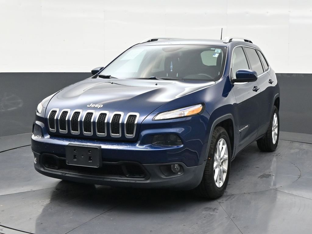 Used 2018 Jeep Cherokee Latitude Plus w/ Cold Weather Group FWD image 8