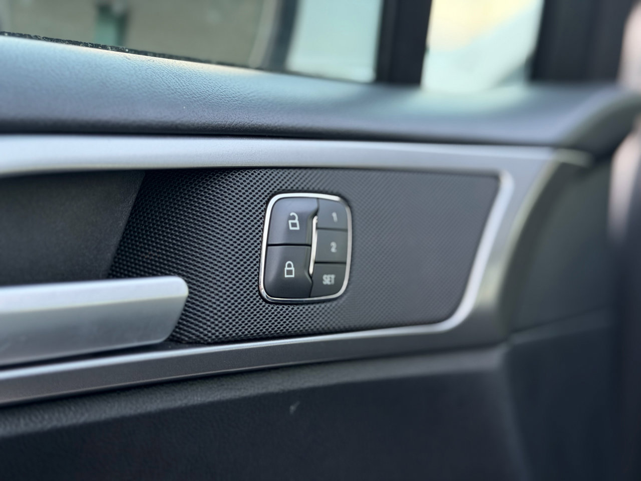 Used 2020 Ford Fusion SEL image 19