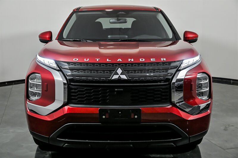 Used 2024 Mitsubishi Outlander ES AWD/4WD image 4