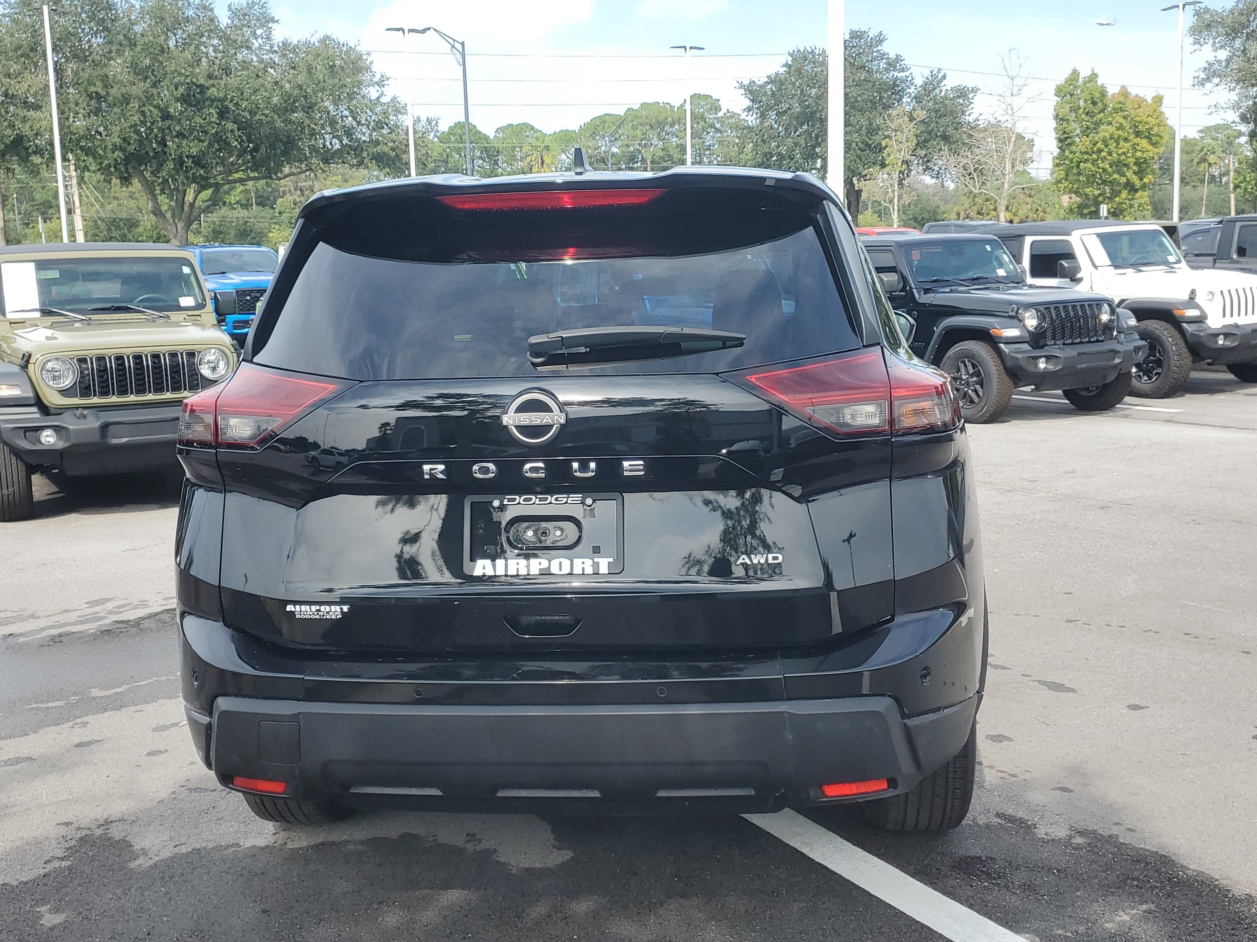 Used 2024 Nissan Rogue S FWD image 7