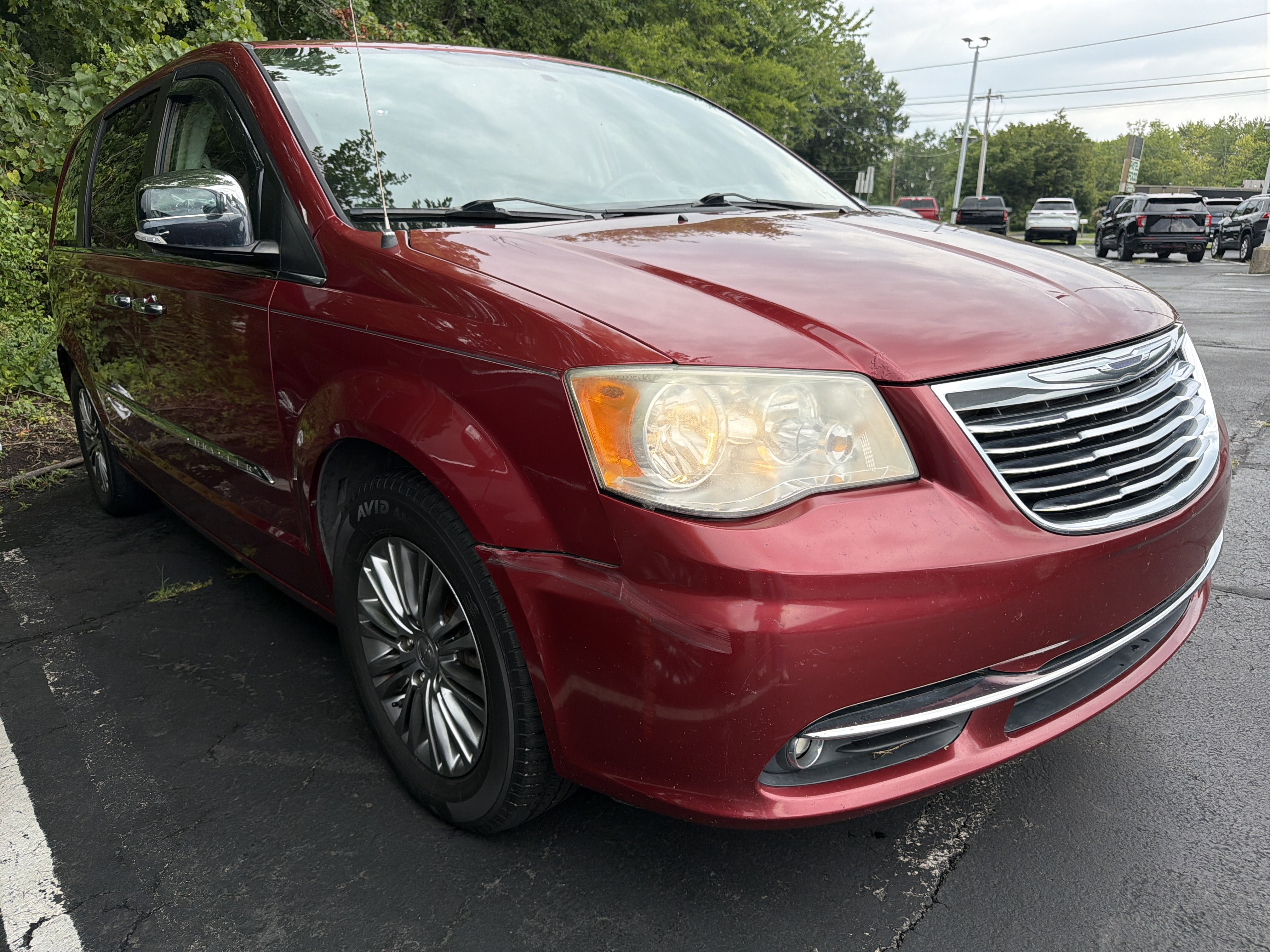 Used 2014 Chrysler Town & Country Touring-L w/ Driver Convenience Group FWD image 1