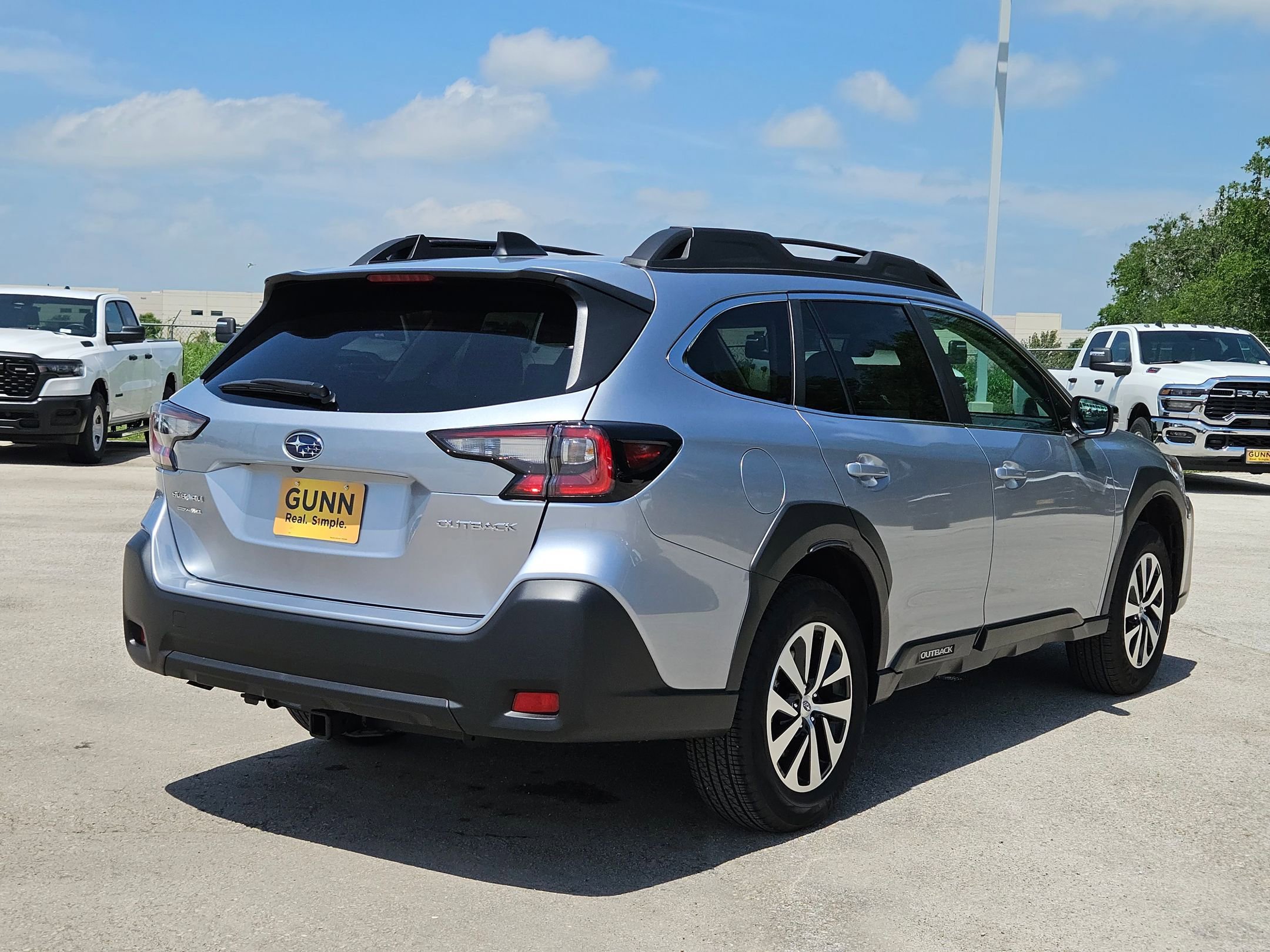 Used 2025 Subaru Outback Premium AWD/4WD image 3