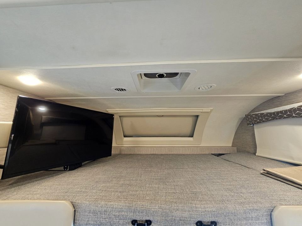 Used 2021 Ford E-450 and Econoline 450 Super Duty w/ Motorhome Prep Package image 11