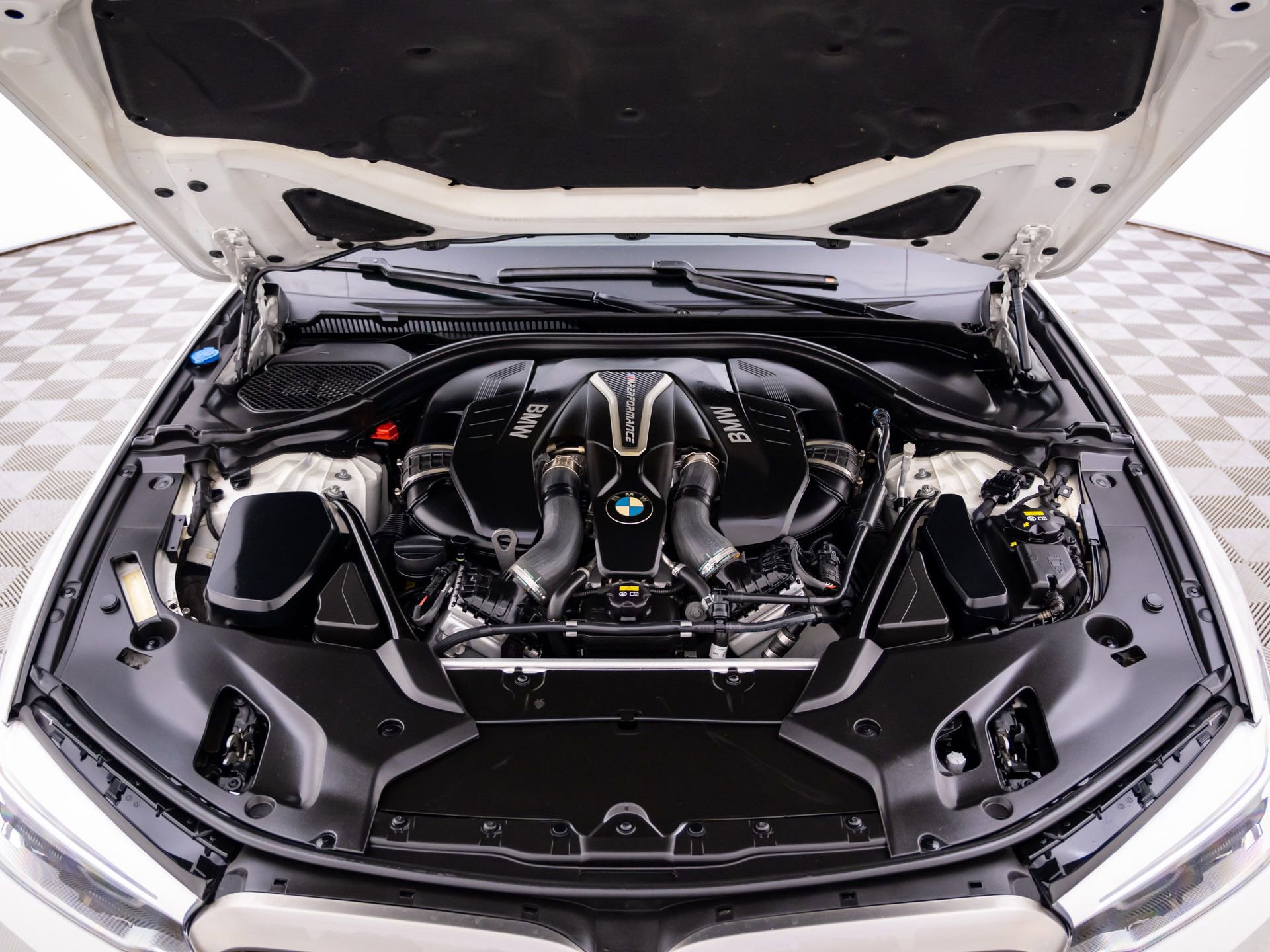 Used 2019 BMW M550i xDrive image 32