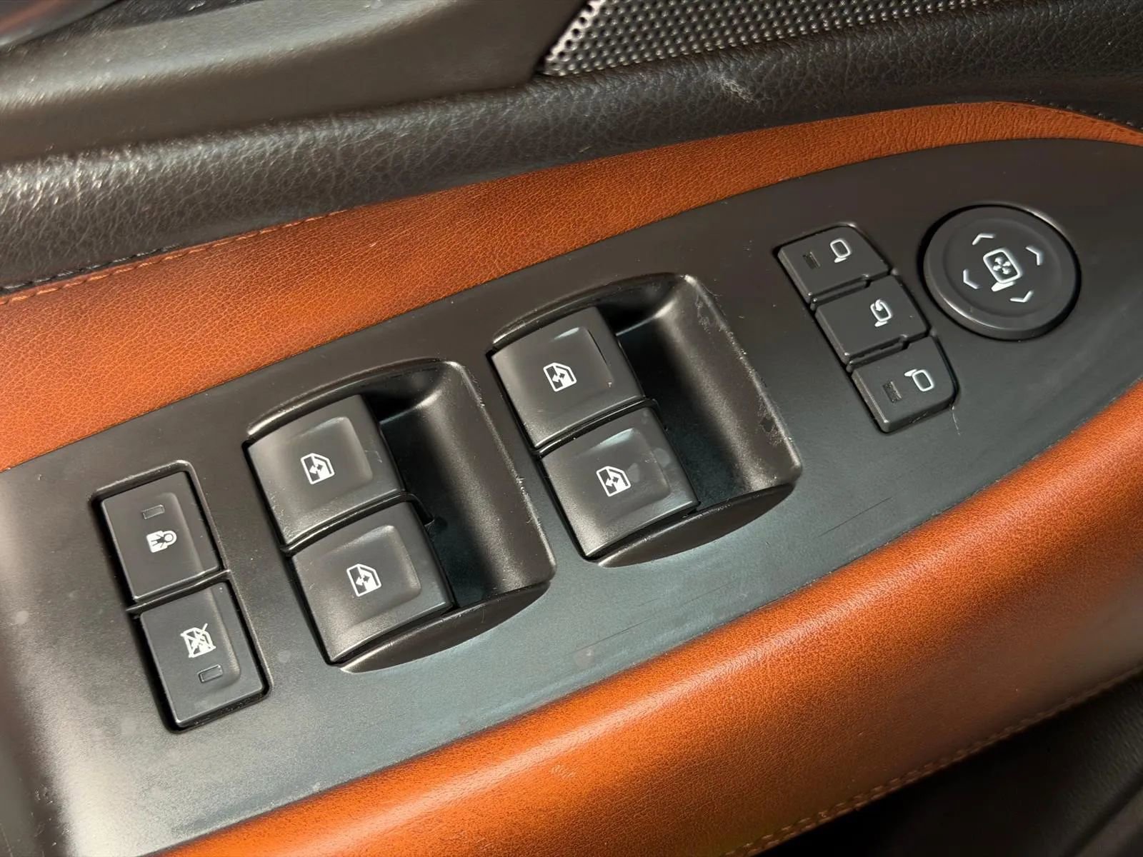 Used 2015 Cadillac Escalade Premium AWD/4WD image 29