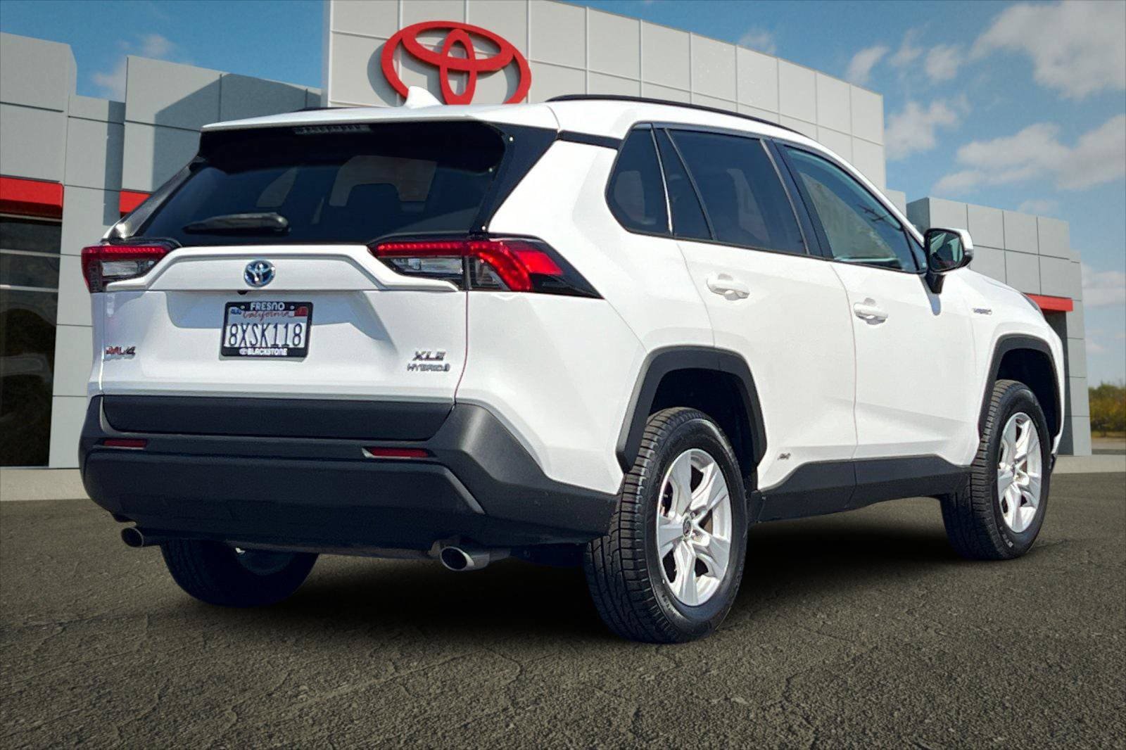 Certified 2021 Toyota RAV4 XLE w/ Convenience Package AWD/4WD image 3