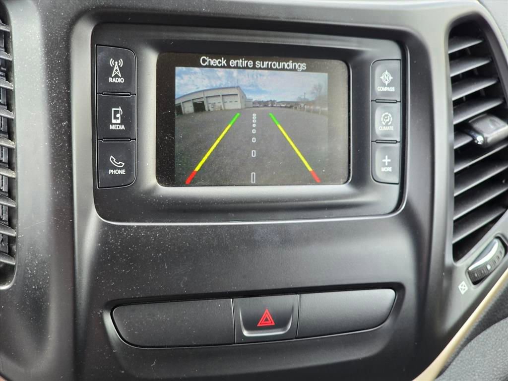 Used 2018 Jeep Cherokee Latitude w/ Altitude Package image 5