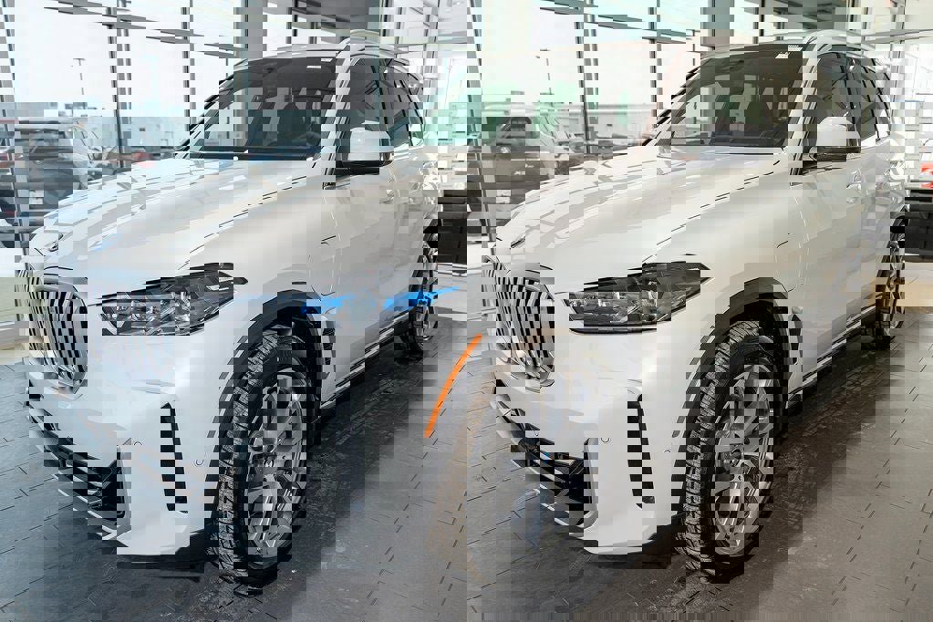 New 2026 BMW X5 xDrive50e w/ Premium Package image 3