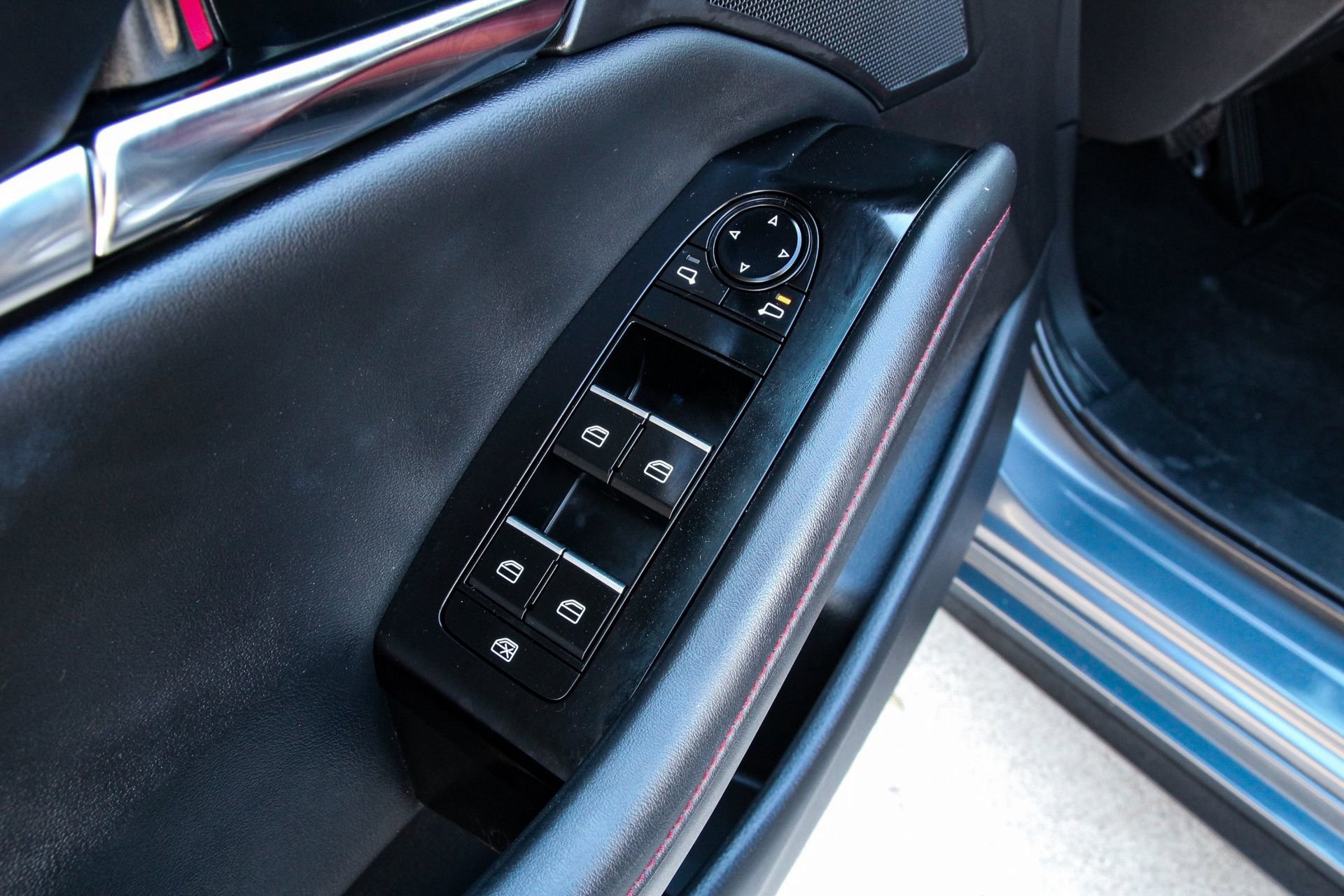 Used 2025 MAZDA MAZDA3 Carbon image 13