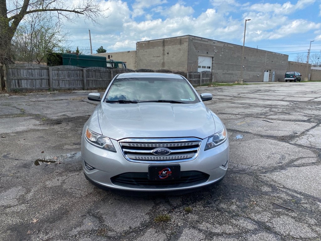 Used 2010 Ford Taurus SEL image 8