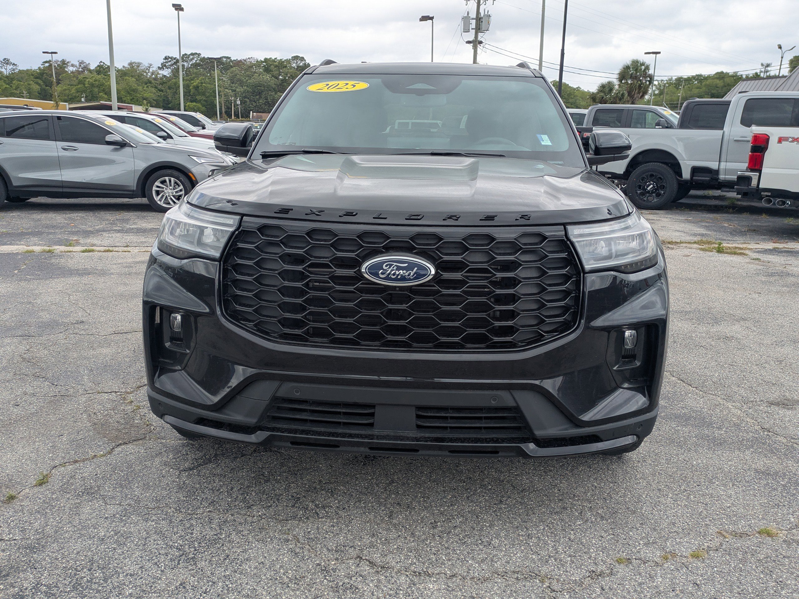Used 2025 Ford Explorer ST-Line w/ Premium Package image 9