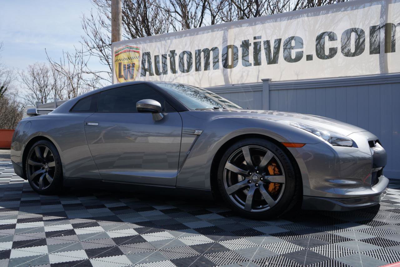 Used 2010 Nissan GT-R Premium image 3