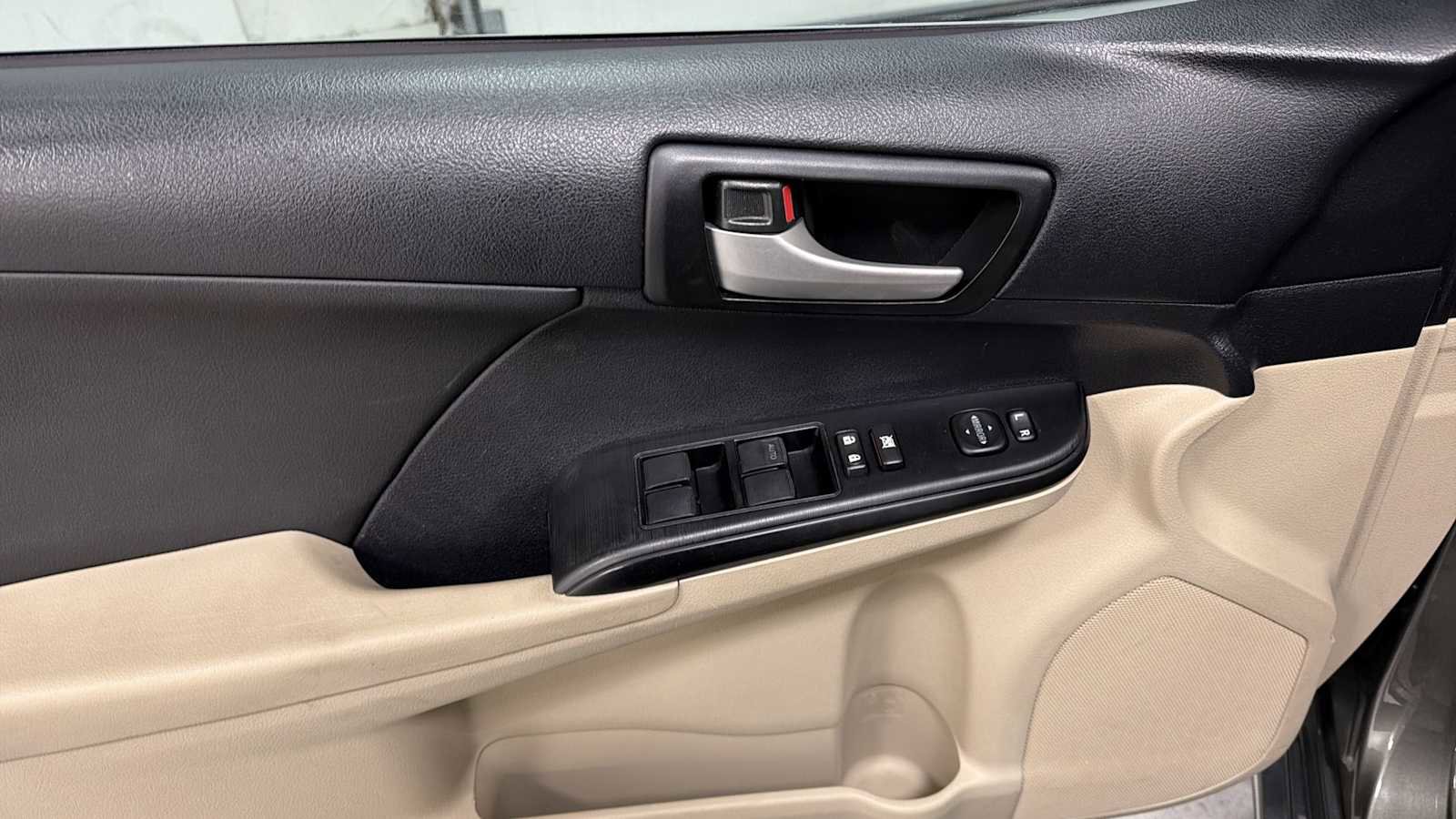 Used 2014 Toyota Camry LE FWD image 15