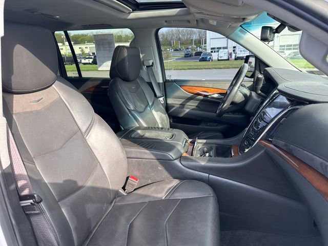 Used 2017 Cadillac Escalade ESV Luxury AWD/4WD image 13