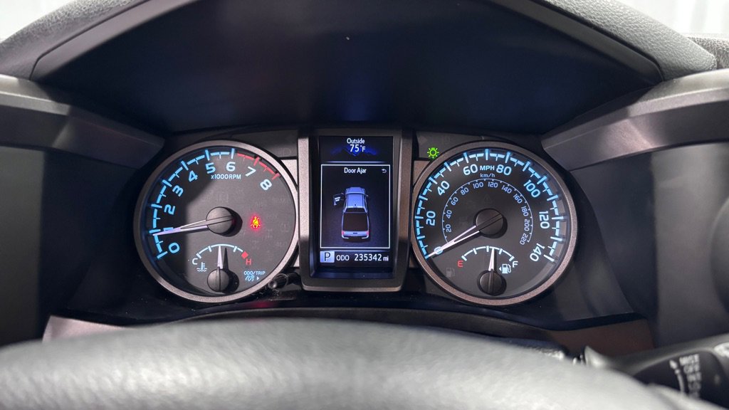 Used 2019 Toyota Tacoma TRD Sport AWD/4WD image 14