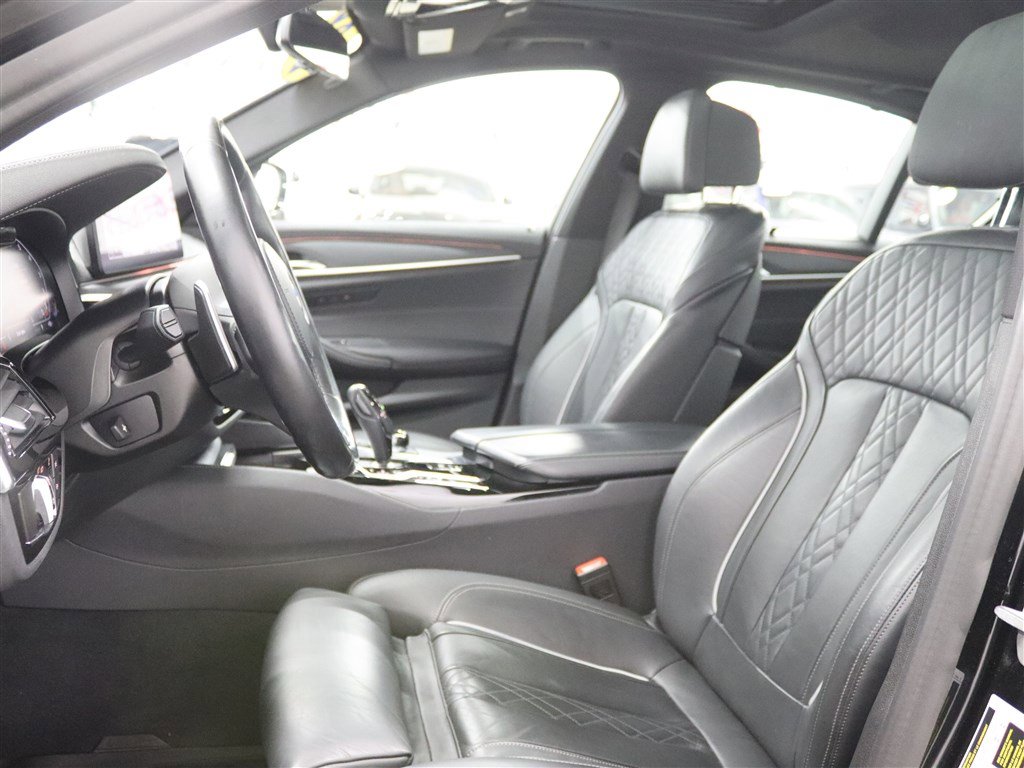 Used 2022 BMW M550i xDrive w/ Executive Package image 15