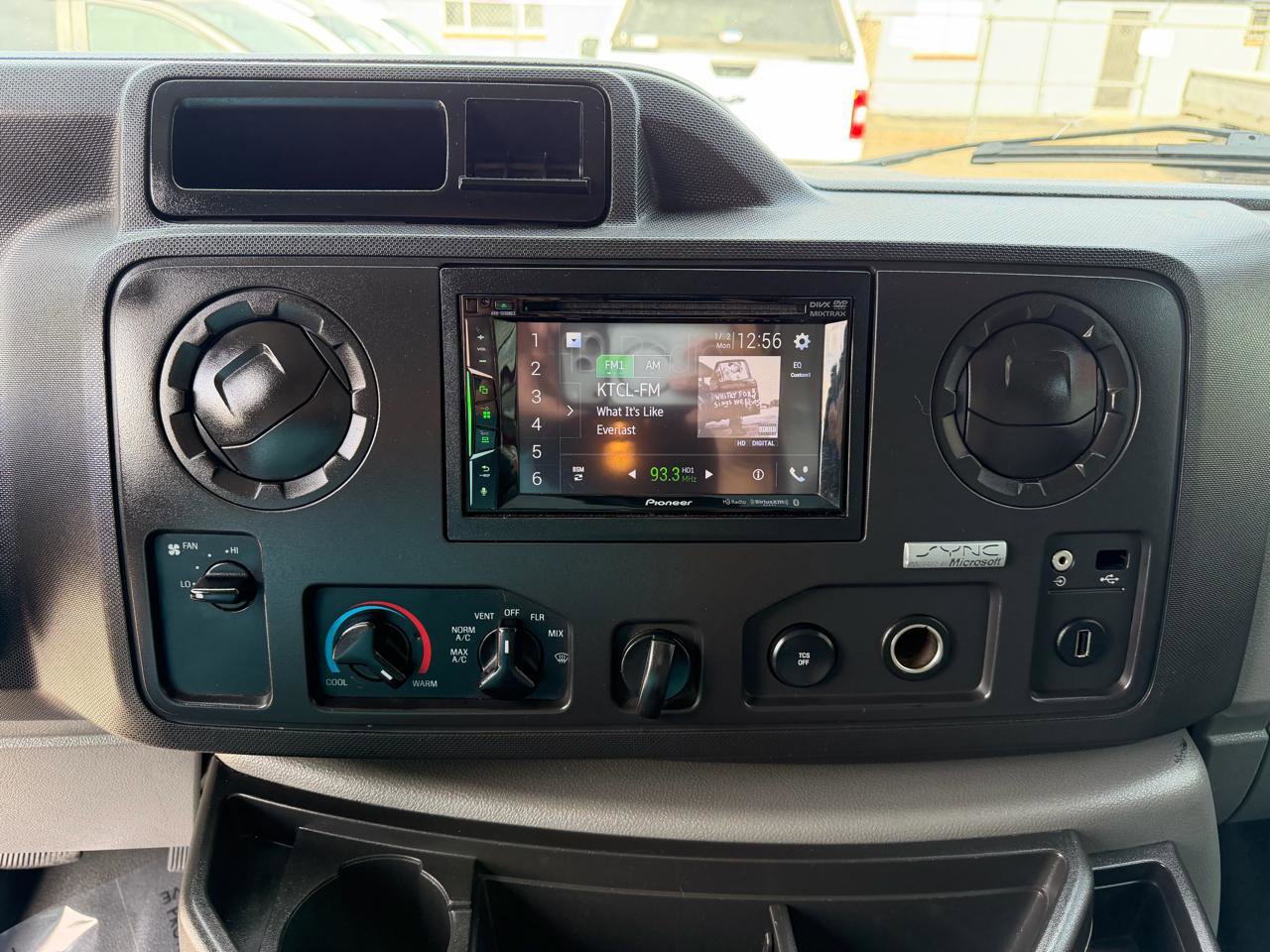 Used 2014 Ford E-150 and Econoline 150 w/ Power Group image 21