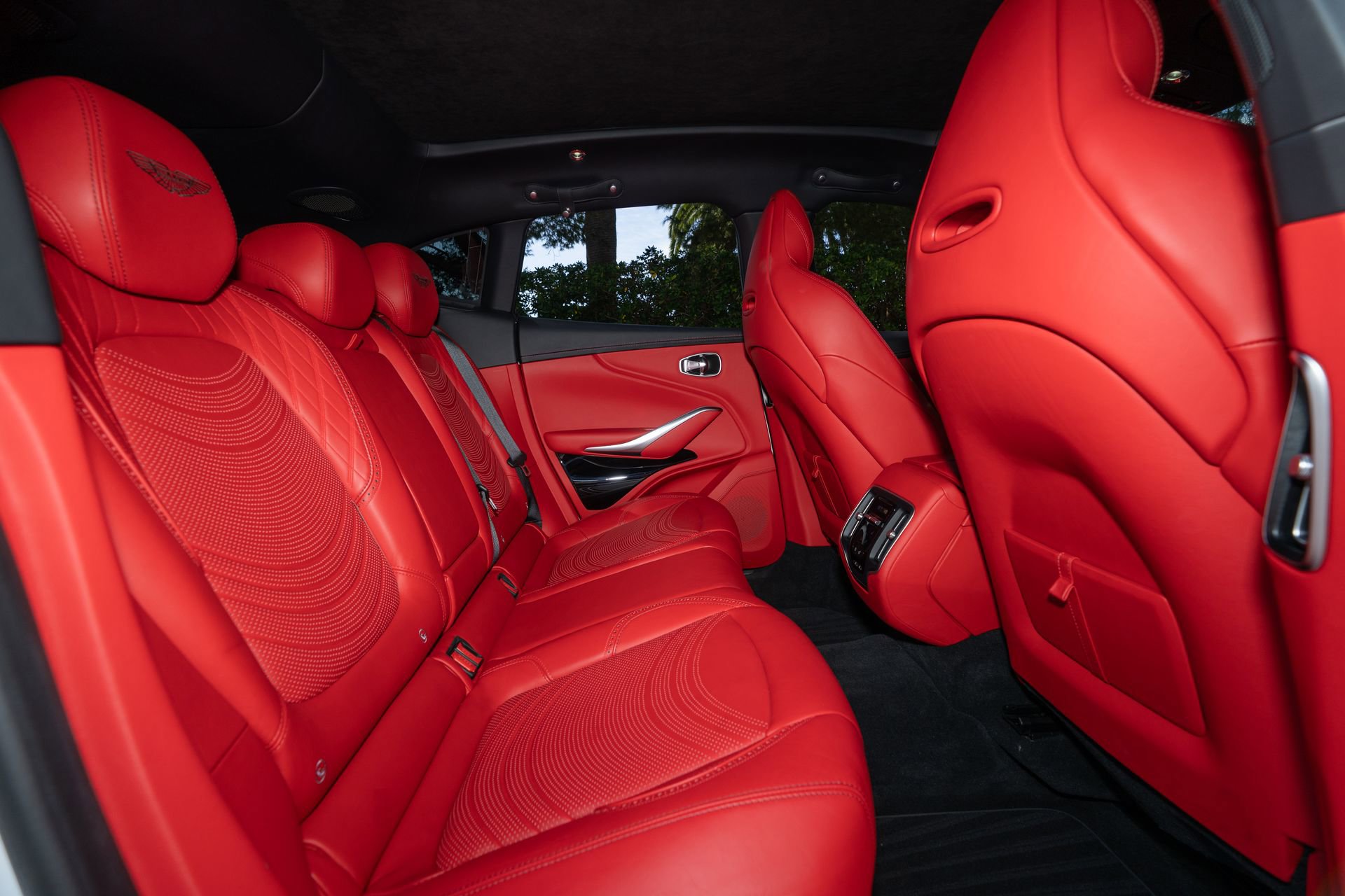 Used 2023 Aston Martin DBX AWD/4WD image 17