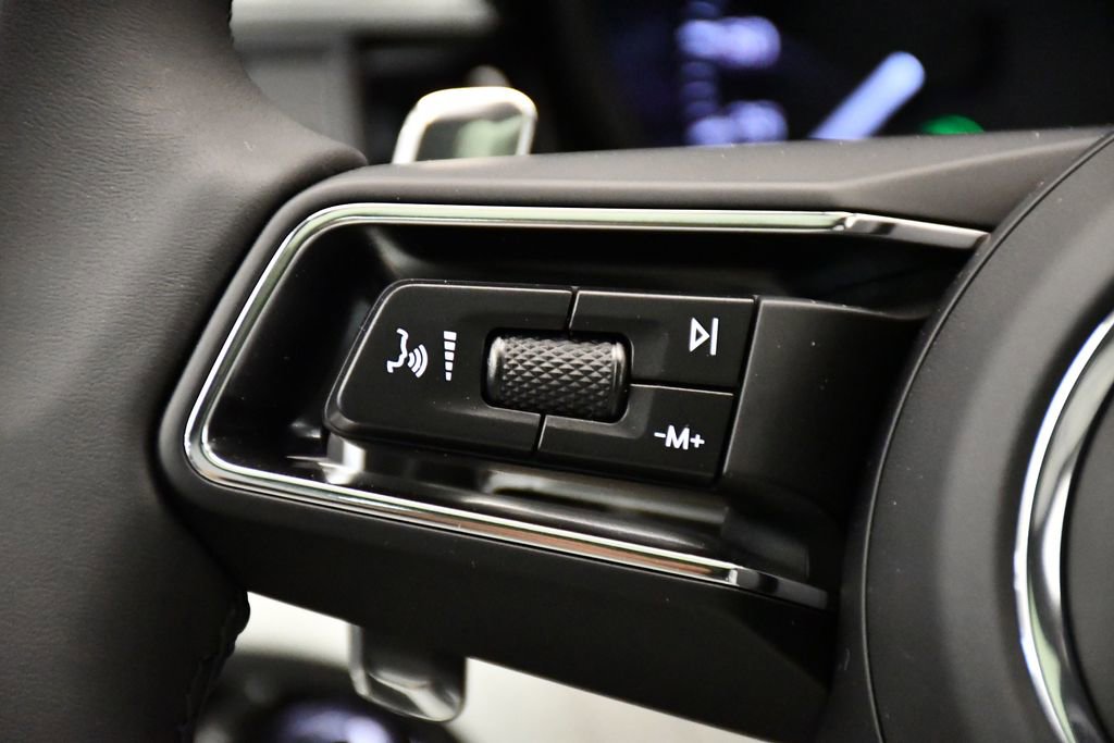 Certified 2025 Porsche Macan image 28