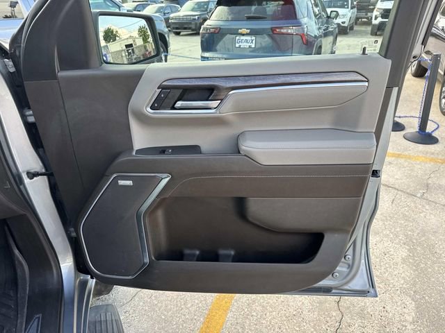 Used 2024 Chevrolet Silverado 1500 LTZ AWD/4WD image 31